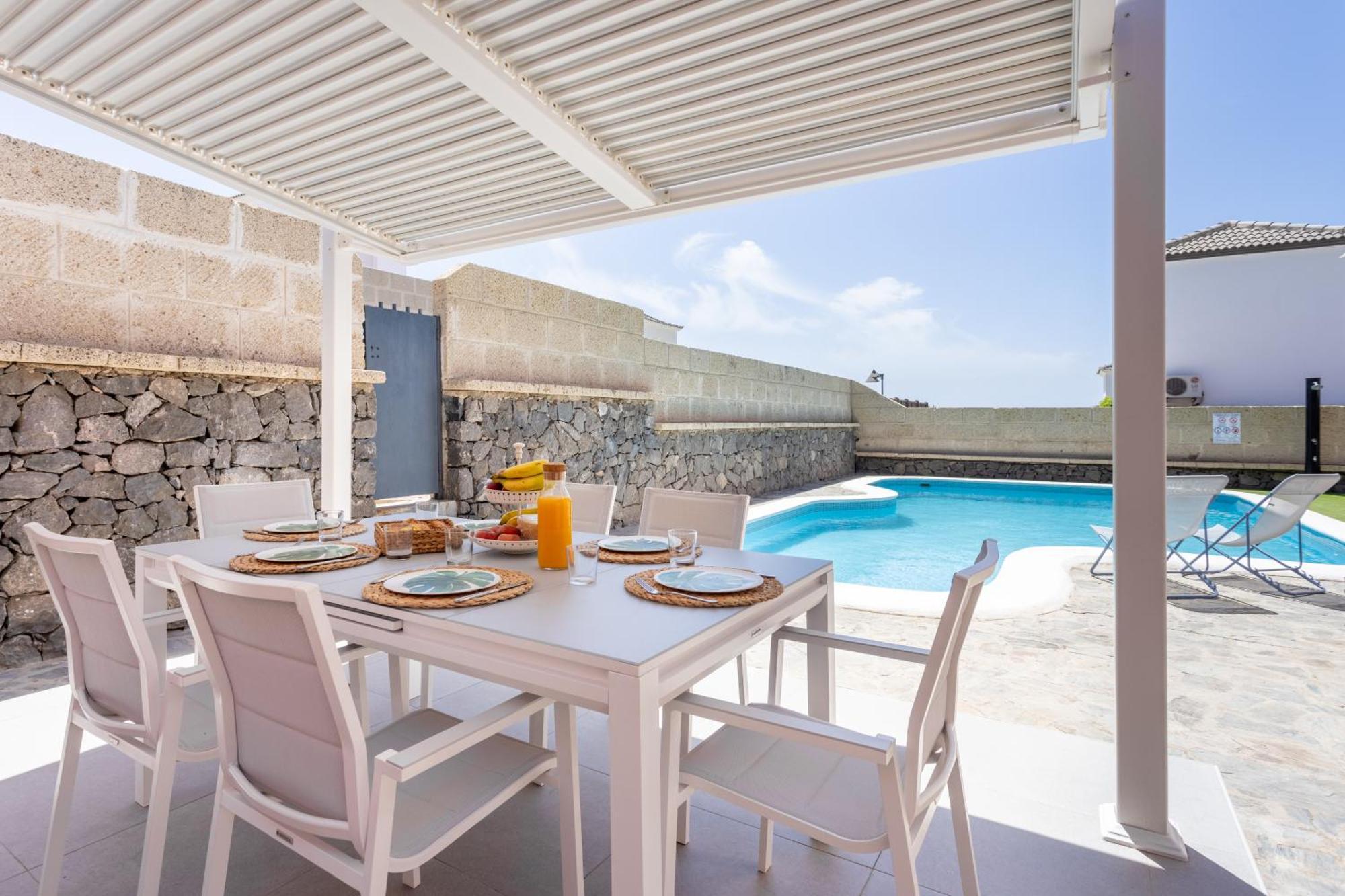 Villa Chloe Costa Adeje Tenerifesummervillas Giant Private Pool 11 Meters Long Exterior photo